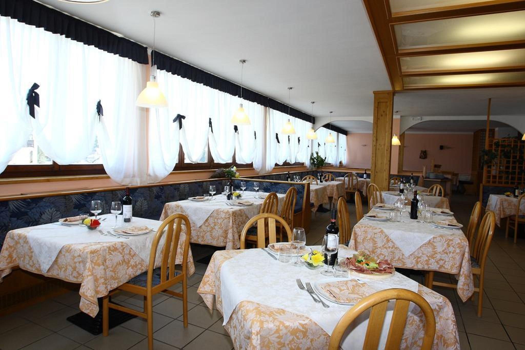 Hotel Montana Fai Della Paganella Esterno foto