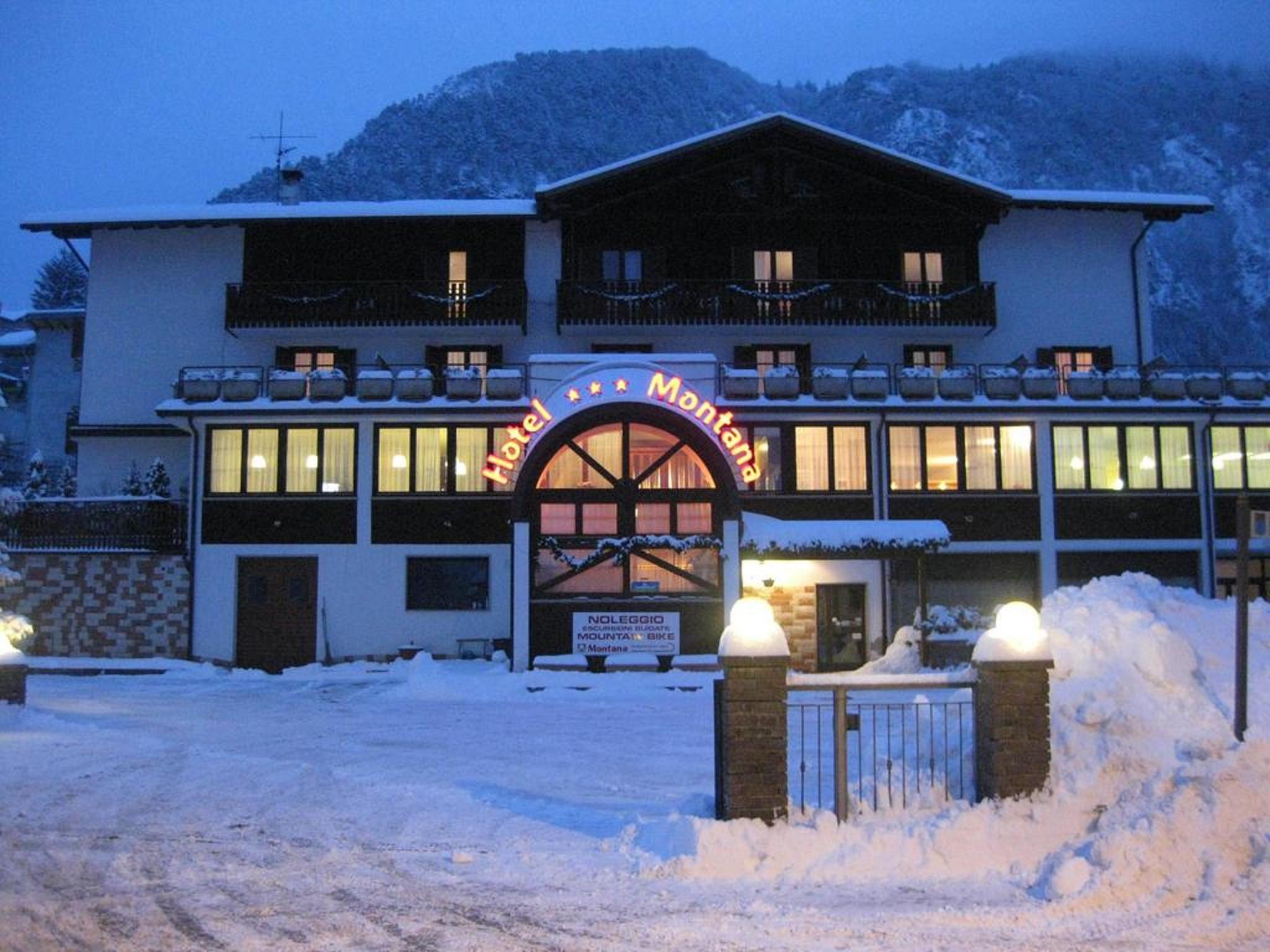 Hotel Montana Fai Della Paganella Esterno foto