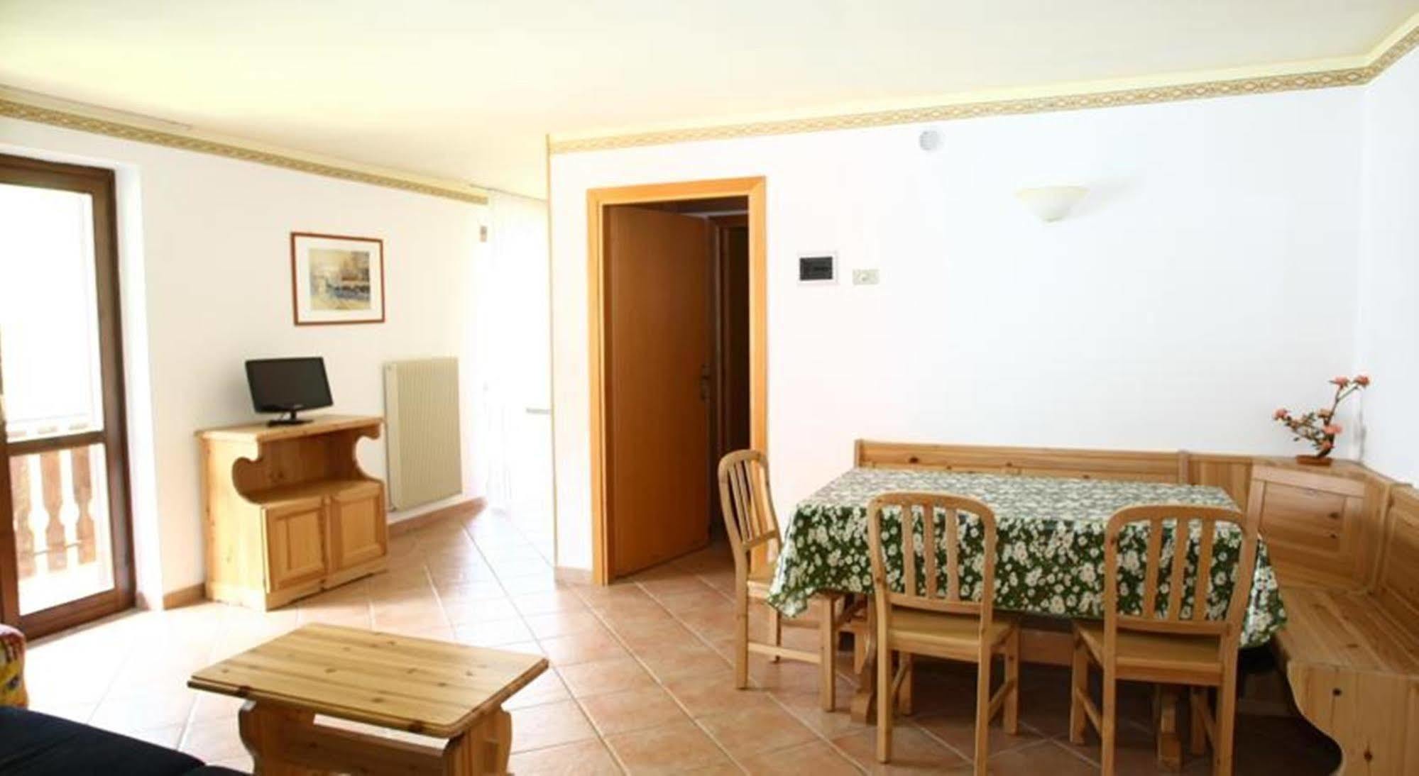 Hotel Montana Fai Della Paganella Esterno foto