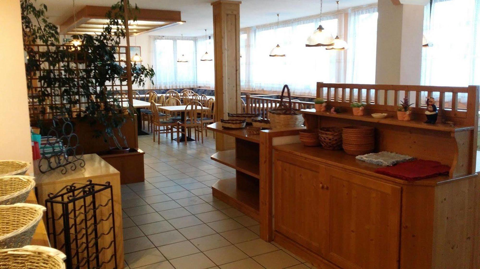 Hotel Montana Fai Della Paganella Esterno foto